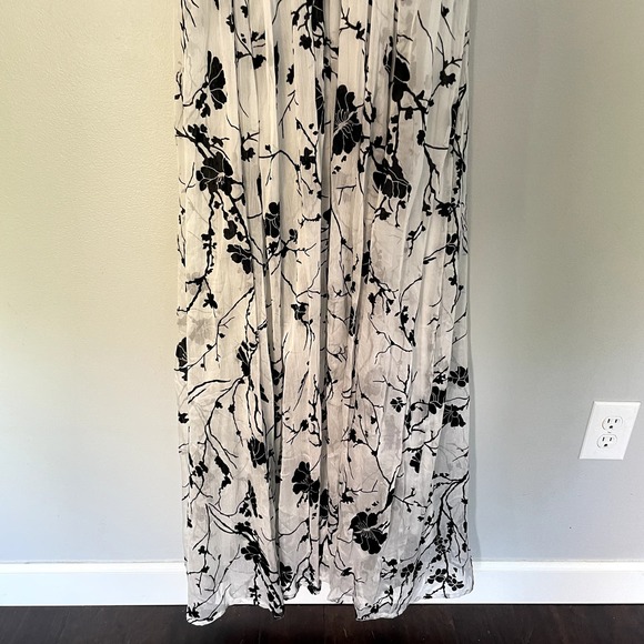 Meghan Los Angeles ENCHANTED GARDEN MAXI DRESS White & Black Floral Size Large - Picture 7 of 13